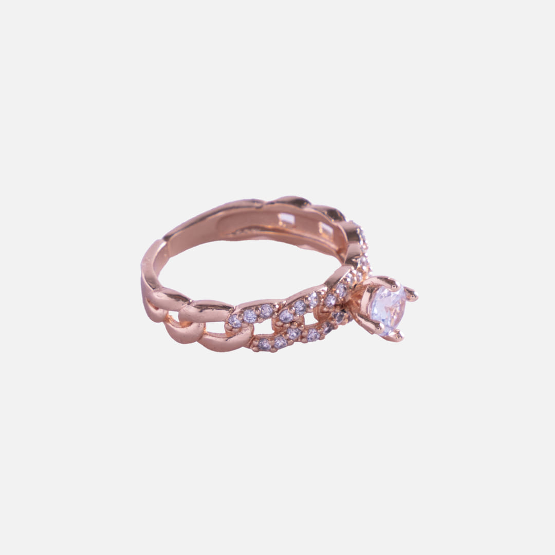 Elegant Chain-Link Crystal Ring