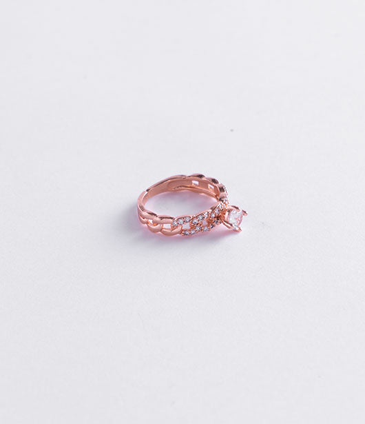 Elegant Chain-Link Crystal Ring