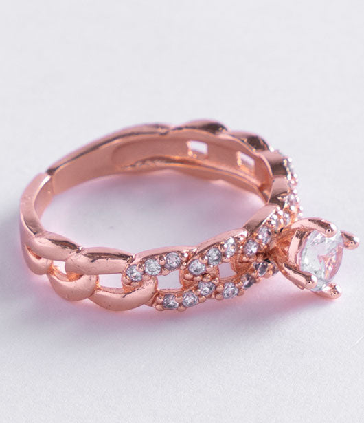 Elegant Chain-Link Crystal Ring