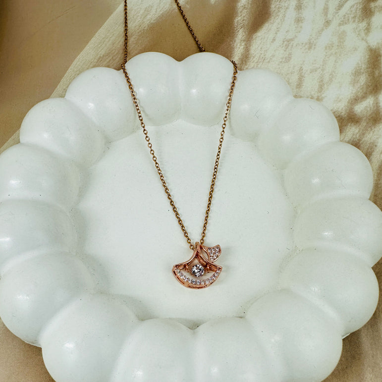 Elegant Fan-Shaped Chain Pendant with Crystal Accents