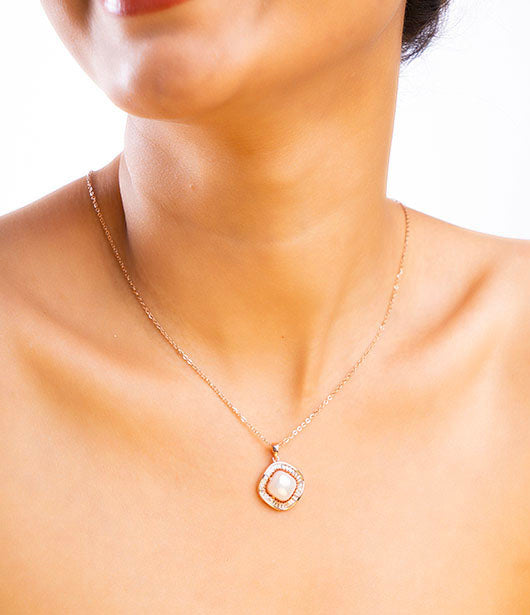 Rose Gold Pearl Chain Pendant