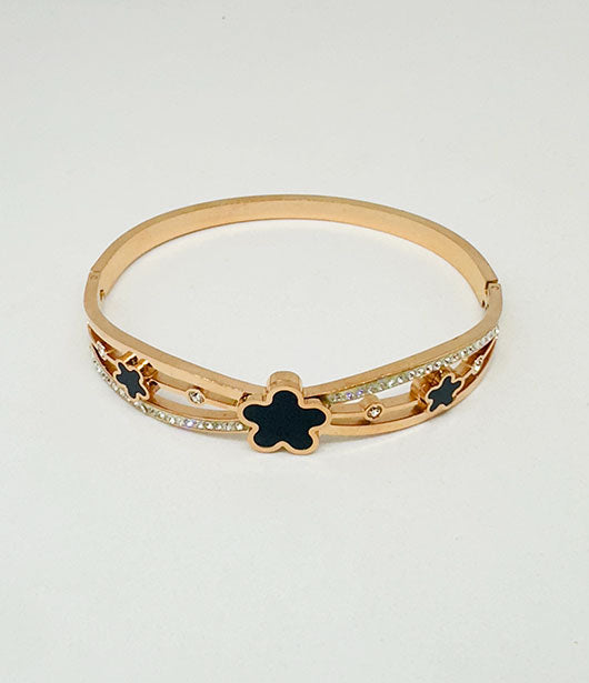 Elegant Floral Design Bracelet