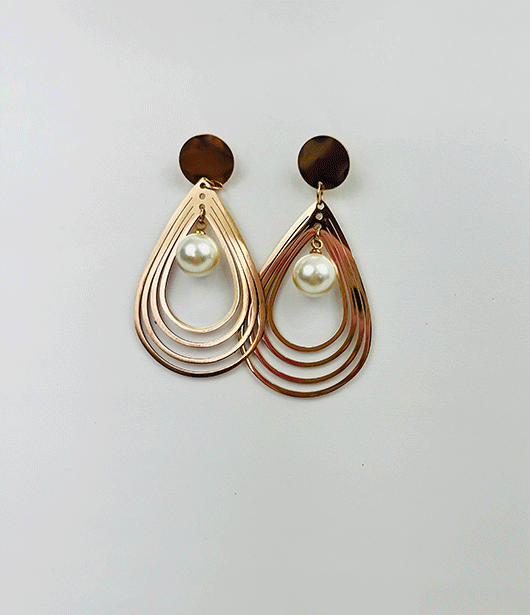 Gold Teardrop Pearl Earrings